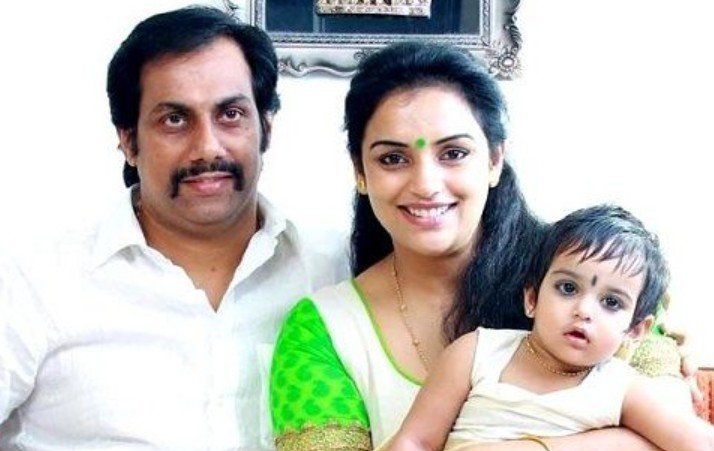 Shwetha Menon with her second husband and daughter