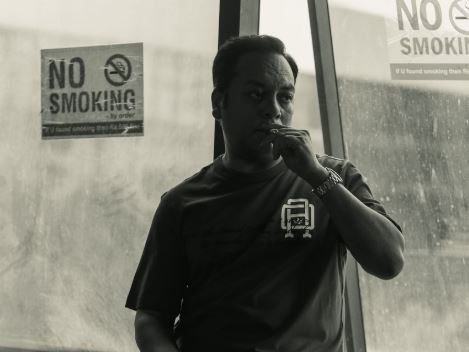 Zeishan Quadri smoking