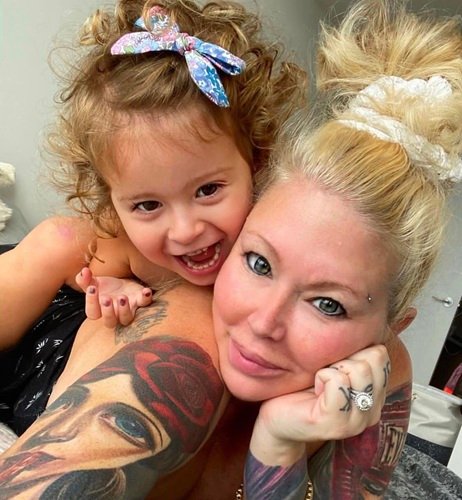 Jenna Jameson with her daughter